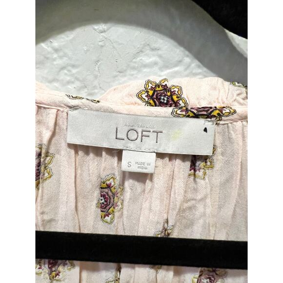 Women's Ann Taylor Loft Button up Scoop Neck Blouse - Picture 6 of 9